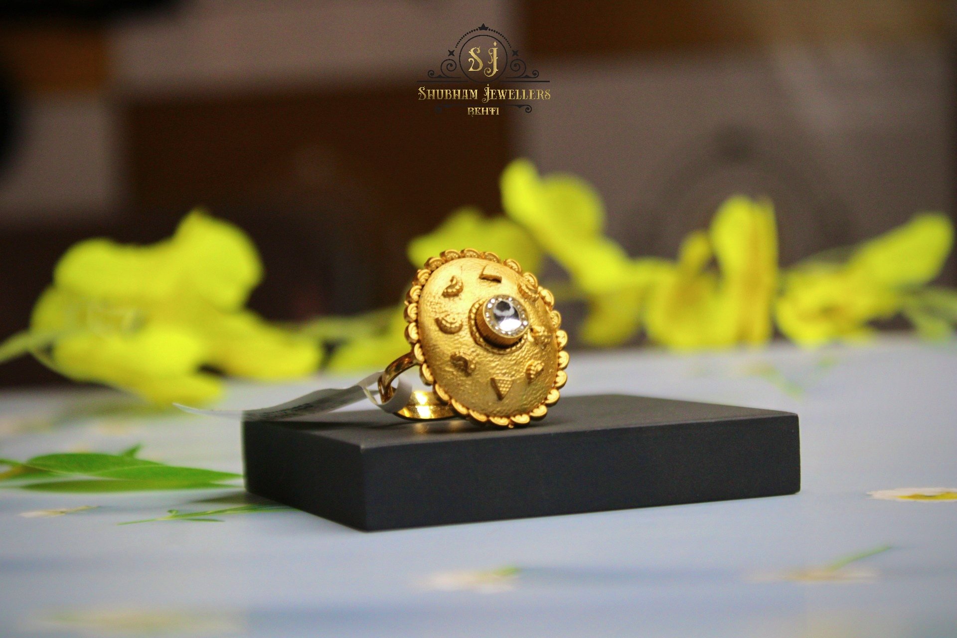 925 Silver Antique Minimal Ring – Gold Finish Elegant Statement Design | Jewelyaari - Image 2